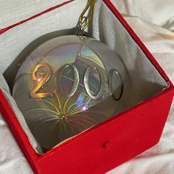 2000 Li Bien Fireworks Christmas Ball Ornament - Picture 2 of 5